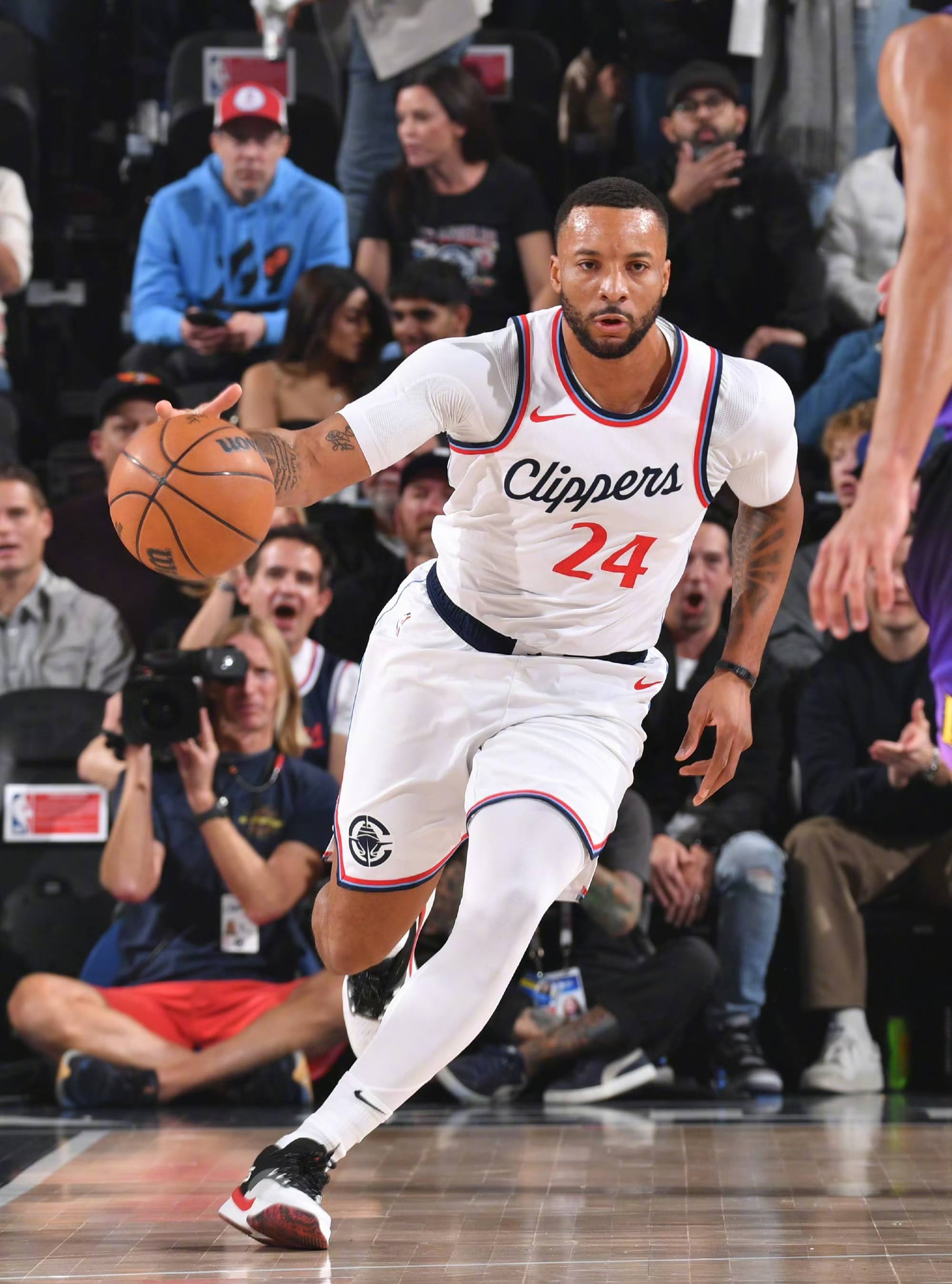 湖人险胜立陶宛男篮,波特关键制胜 湖人险胜立陶宛男篮,波特关键制胜