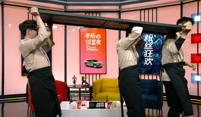 S赛惊险逆转取胜,粉丝狂欢不已 S赛惊险逆转取胜,粉丝狂欢不已