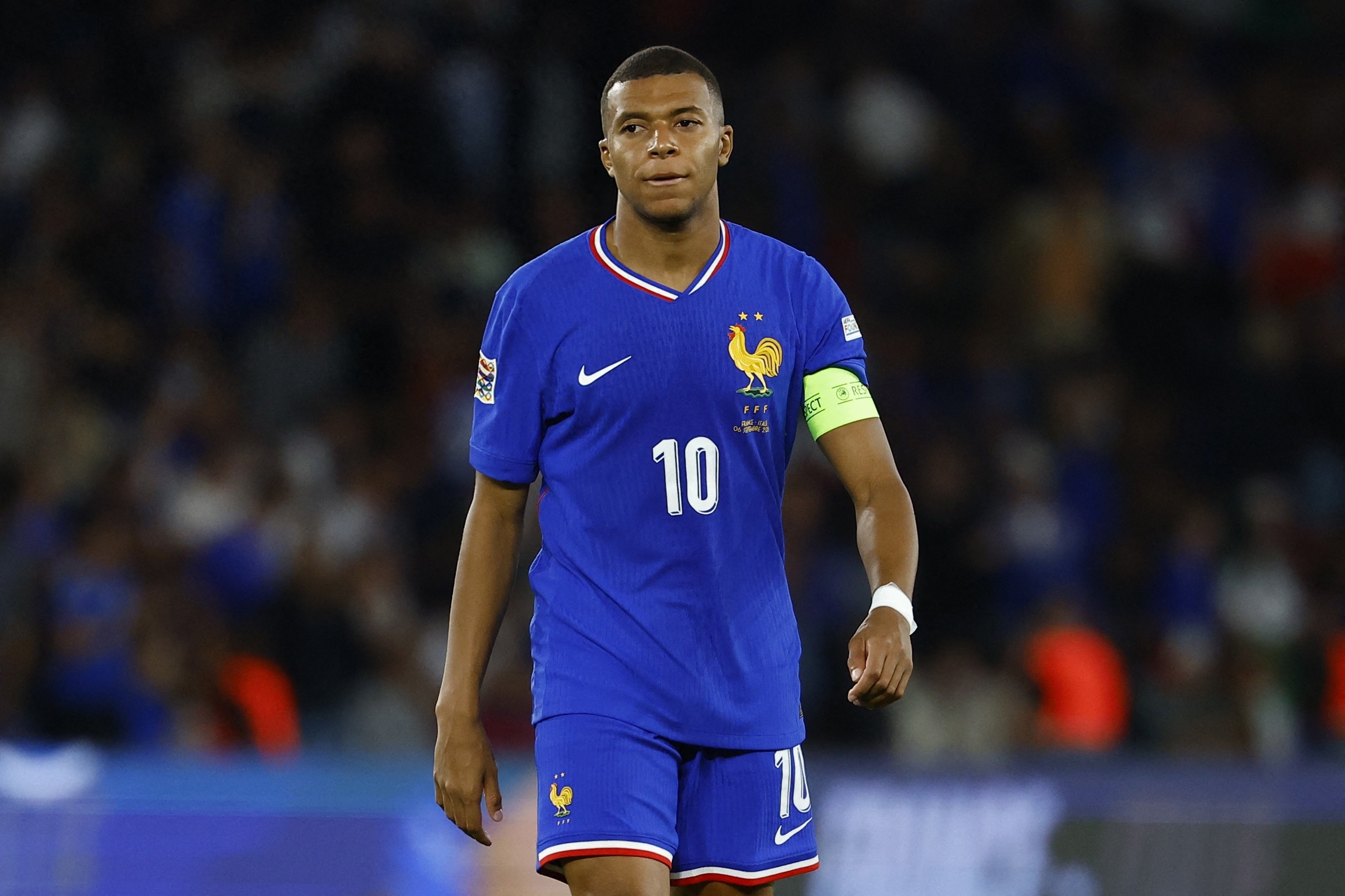 法国队险胜英格兰队，马龙关键制胜