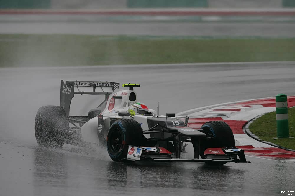 威廉姆斯逆转梅赛德斯，佩雷兹状态火热