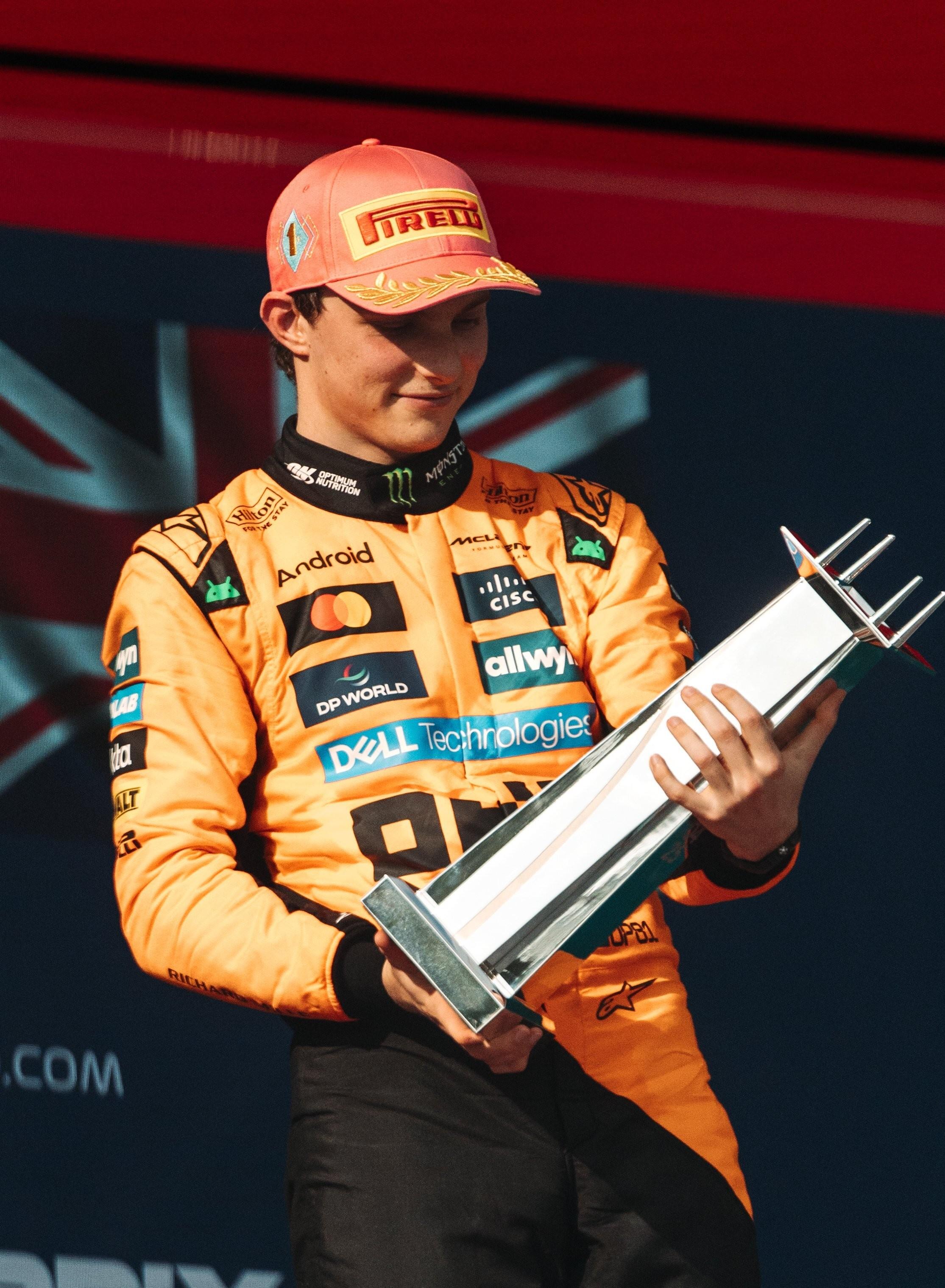 梅赛德斯横扫迈凯伦,汉密尔顿刷新纪录 梅赛德斯横扫迈凯伦,汉密尔顿刷新纪录