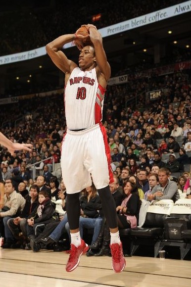 四川队逆转勇士，德罗赞带队取胜