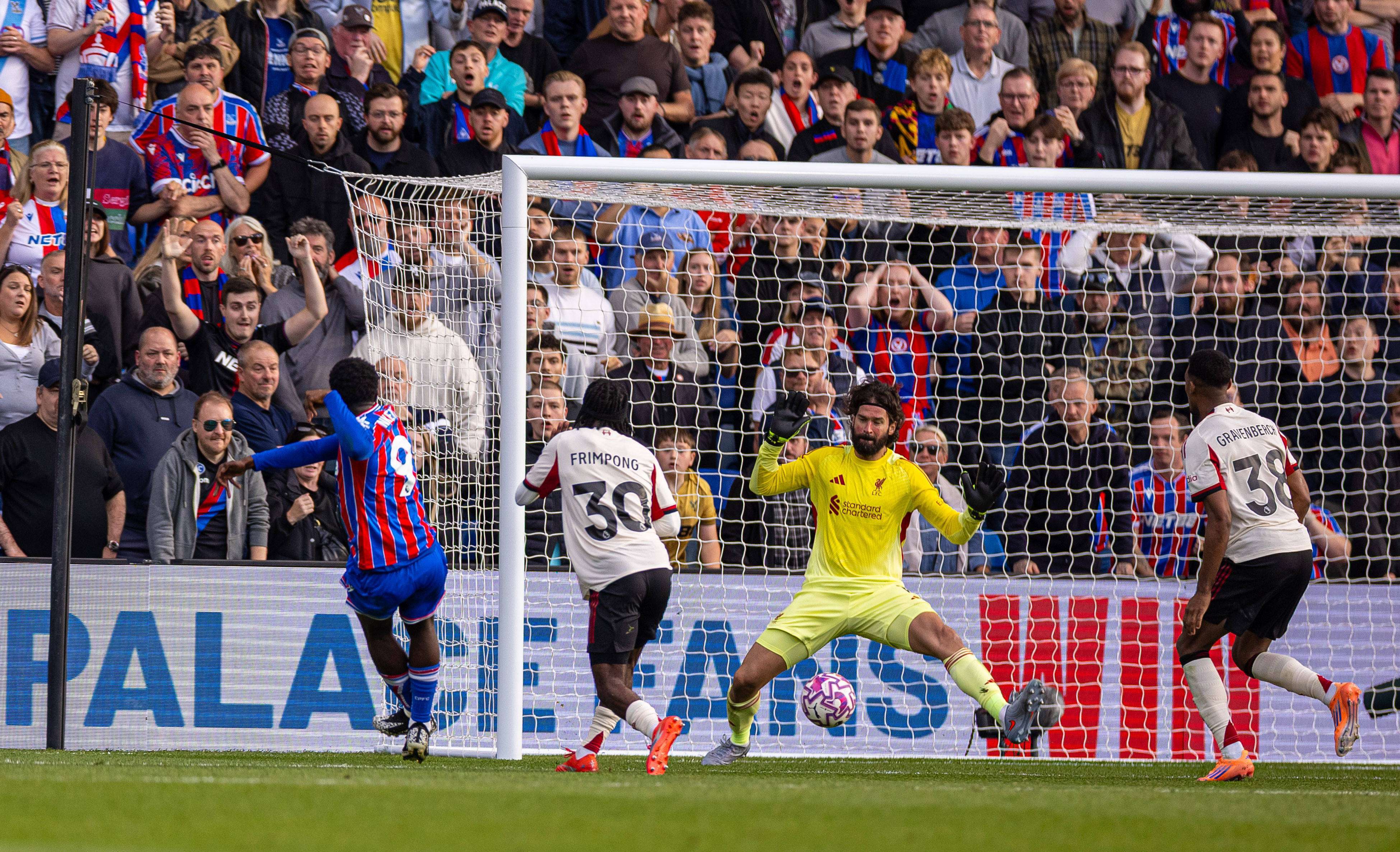 曼城压哨胜伯恩茅斯，继续领跑英超