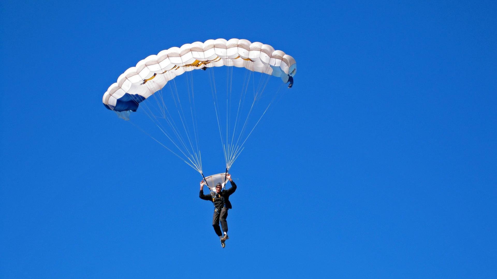 索伯碾压威廉姆斯背后，周冠宇的完美风暴