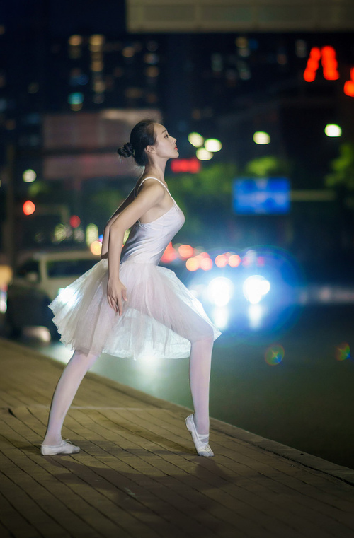 转动胜利指针，武切维奇如何在寂静中，让快船收割公牛的喧嚣