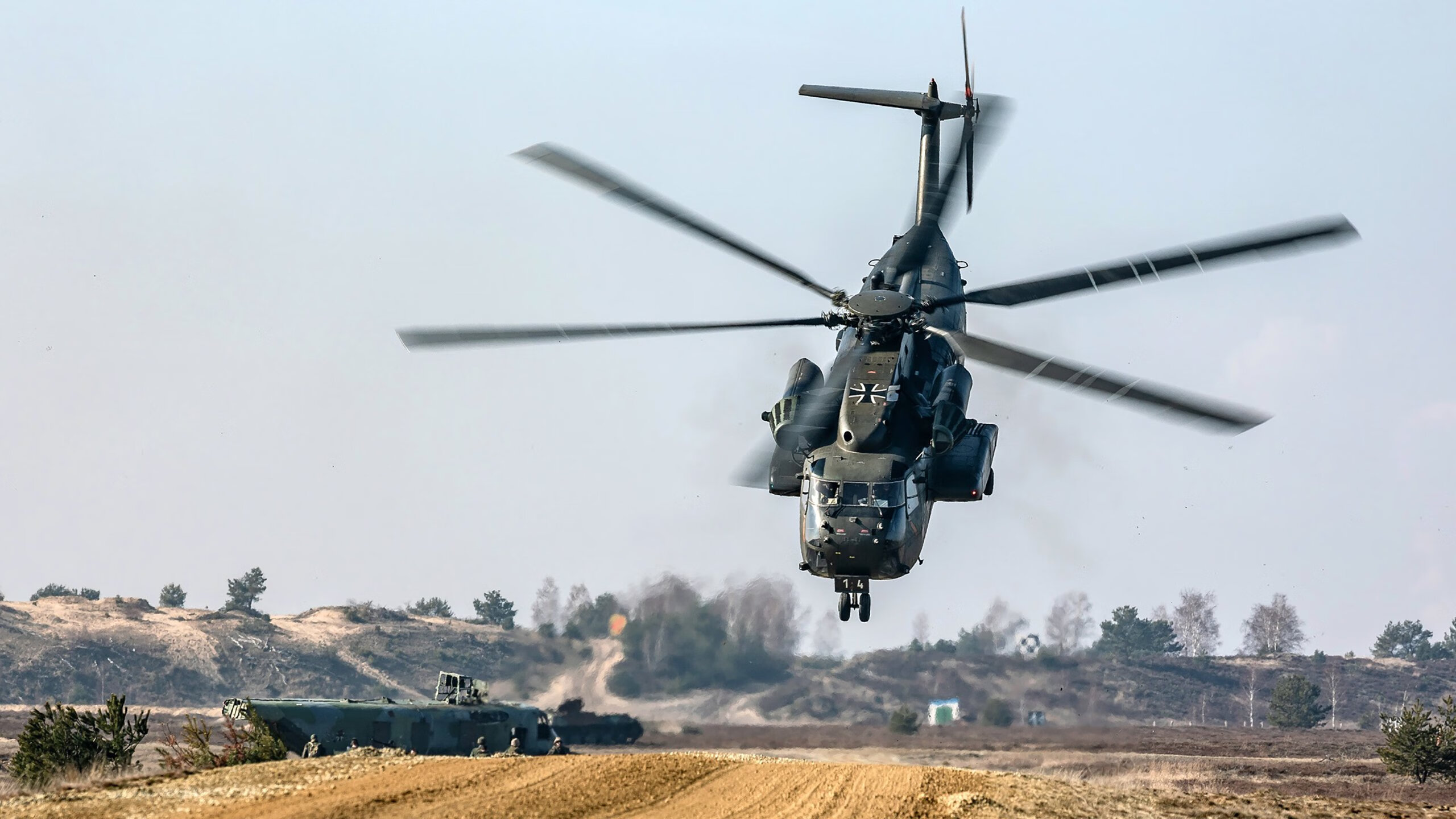 十字路口的哨声,德甲争冠的窒息博弈与勇士轻骑过关的哲学