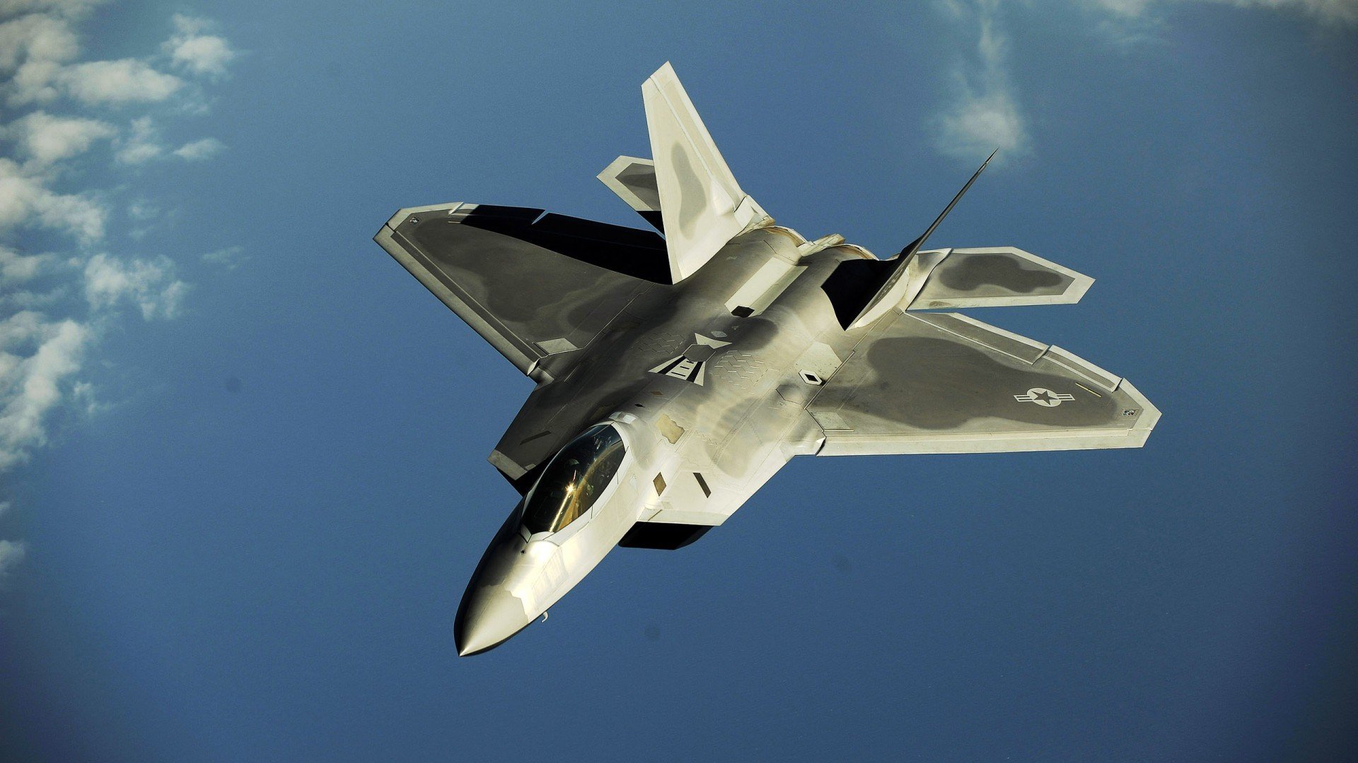 当巴萨遭遇几内亚皇马,维尼修斯在虚构的足球史诗中完成终极加冕